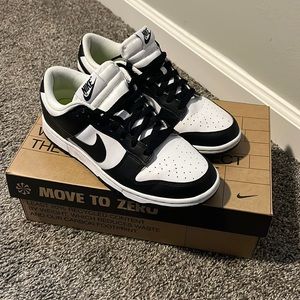 Nike Women’s Dunk low “black white”